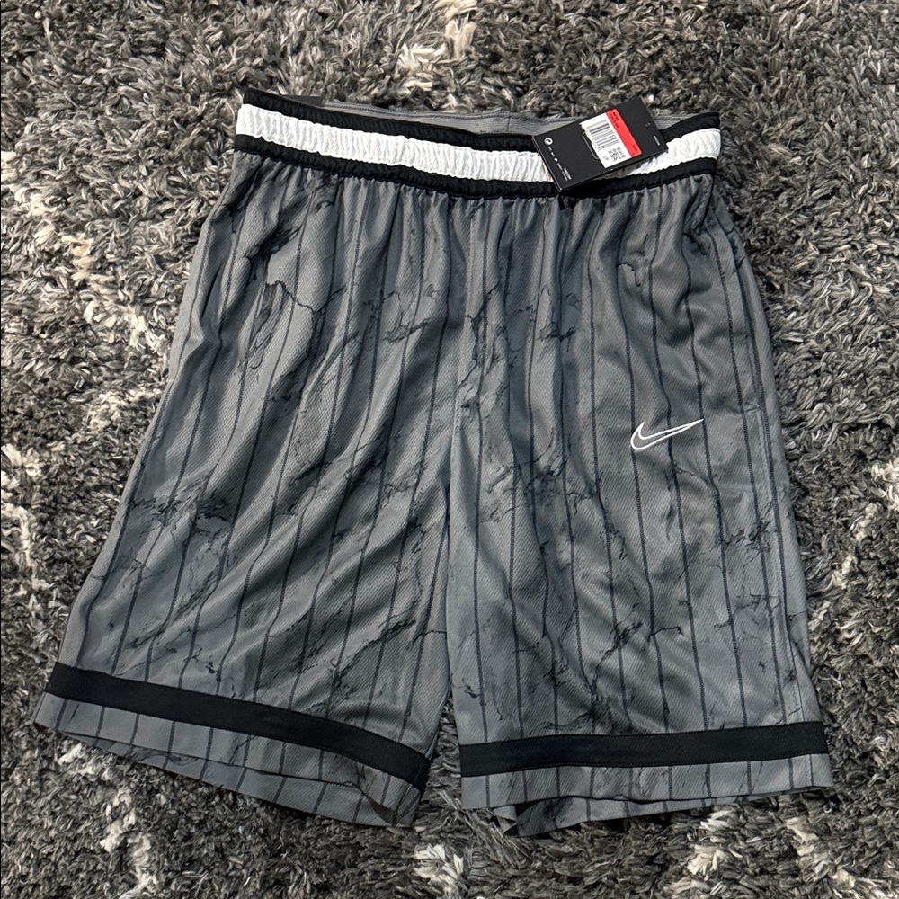 Nike Men’s Gray Marble-Print Athletic Shorts with White Waistband